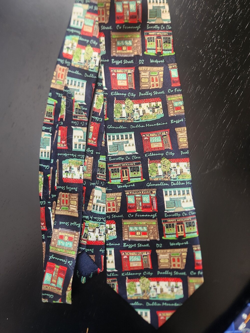 Pubs of Ireland Retro 100% Silk Tie